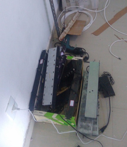 Polícia estoura central clandestina de TV por assinatura instalada pelo Tráfico em Angra dos Reis